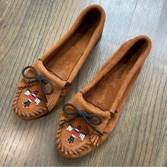 Minnetonka Moccasins 173 Thunderbird Boat Sole Beaded Suede Leather - Picture 1 of 11